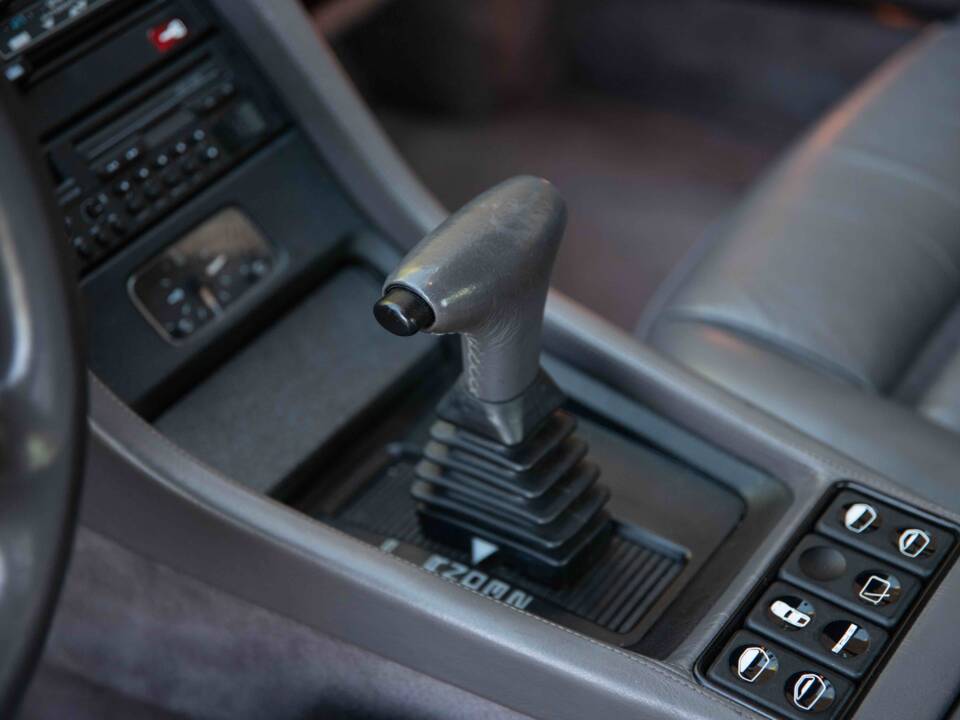 Image 41/63 of Porsche 928 GTS (1994)