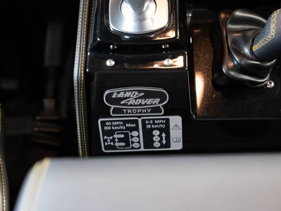 Image 19/47 of Land Rover Defender 90 Works V8 (2013)