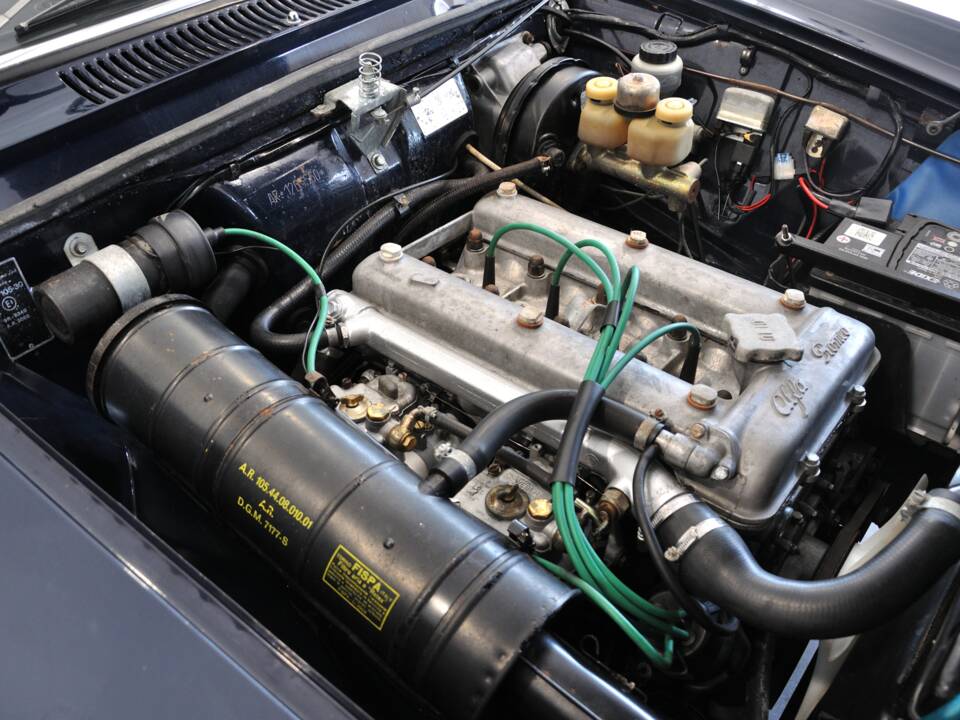 Bild 32/33 von Alfa Romeo Giulia 1300 GT Junior (1971)