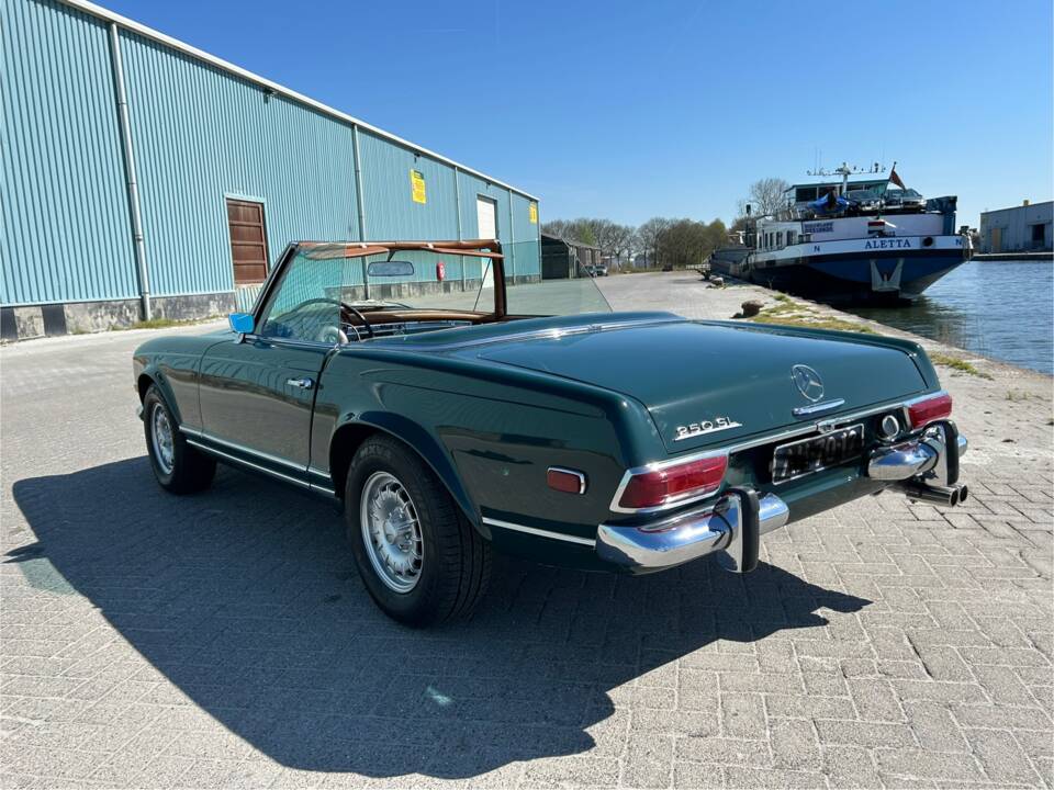 Imagen 2/6 de Mercedes-Benz 250 SL (1968)