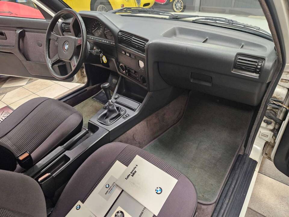 Image 9/12 of BMW 320i (1987)