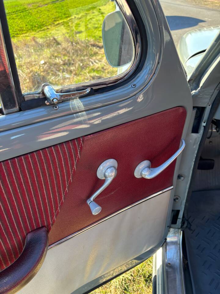 Image 40/133 of Volvo PV 444 (1954)