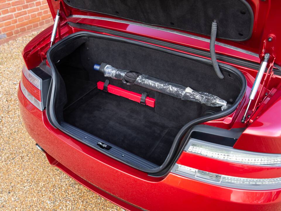 Afbeelding 8/81 van Aston Martin DB 9 Volante (2015)