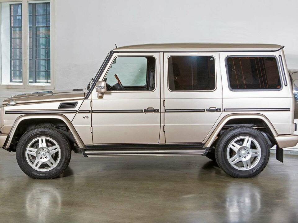 Image 2/20 of Mercedes-Benz G 500 (LWB) (2004)