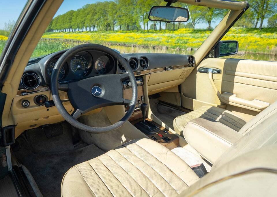 Image 2/8 de Mercedes-Benz 380 SL (1983)