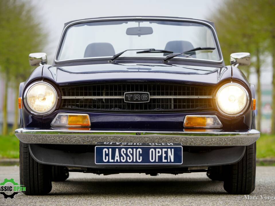 Image 2/42 of Triumph TR 6 PI (1972)