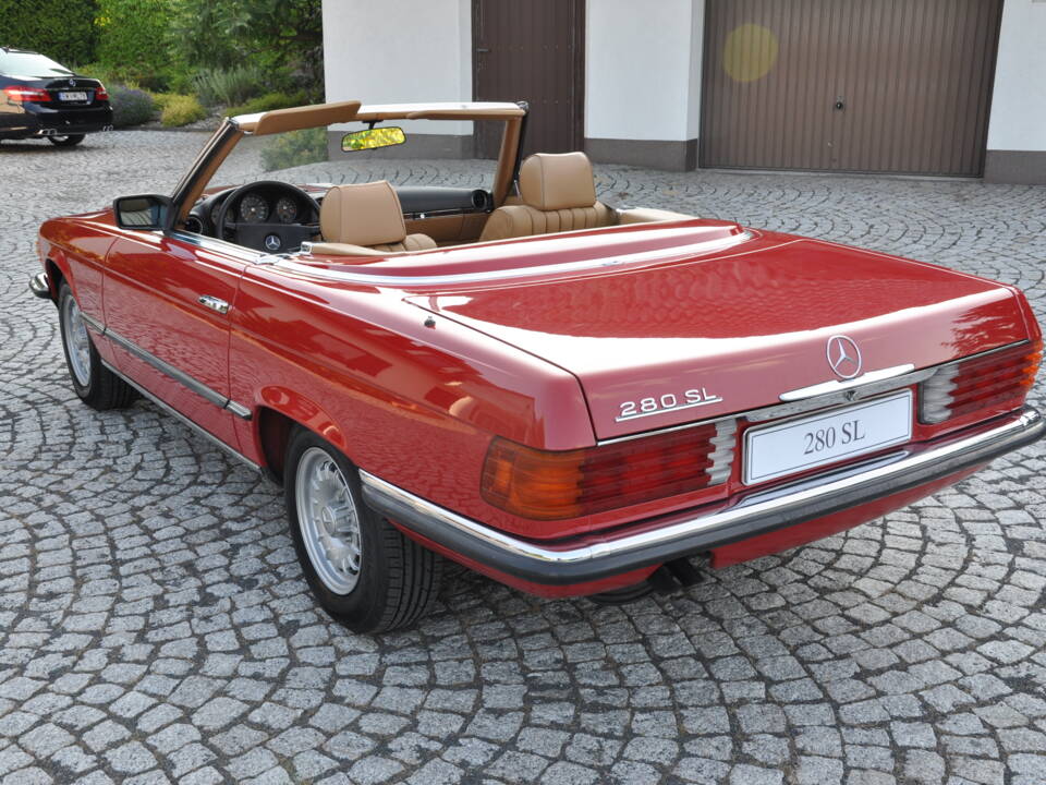 Image 3/52 de Mercedes-Benz 280 SL (1985)