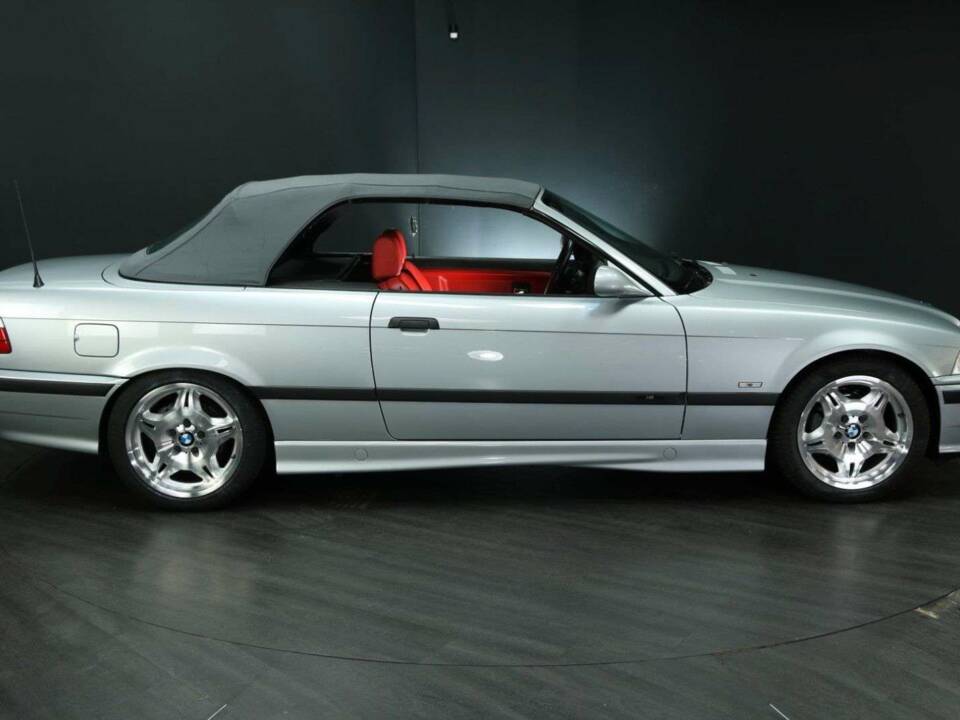 Immagine 7/50 di BMW 328i (1997)