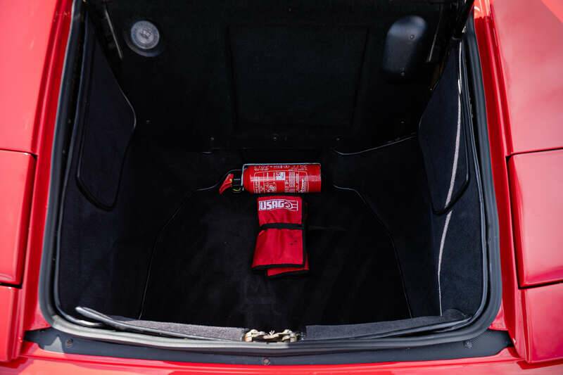 Image 32/48 of Lamborghini Diablo (1991)