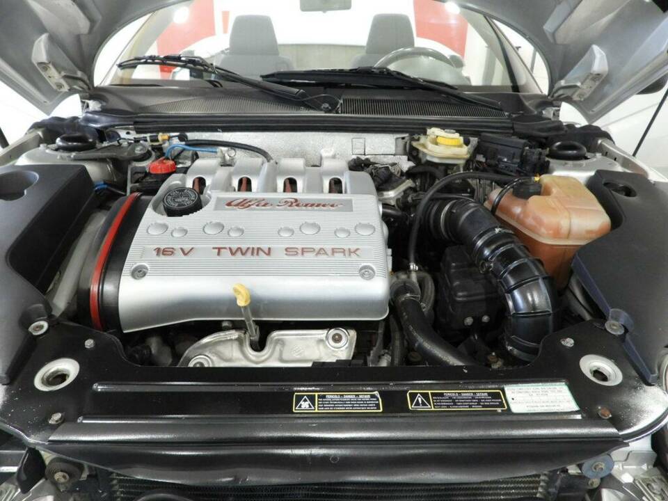 Immagine 9/14 di Alfa Romeo Spider 1.8 Twin Spark (2001)
