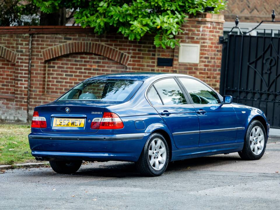 Image 3/38 of BMW 325i (2002)