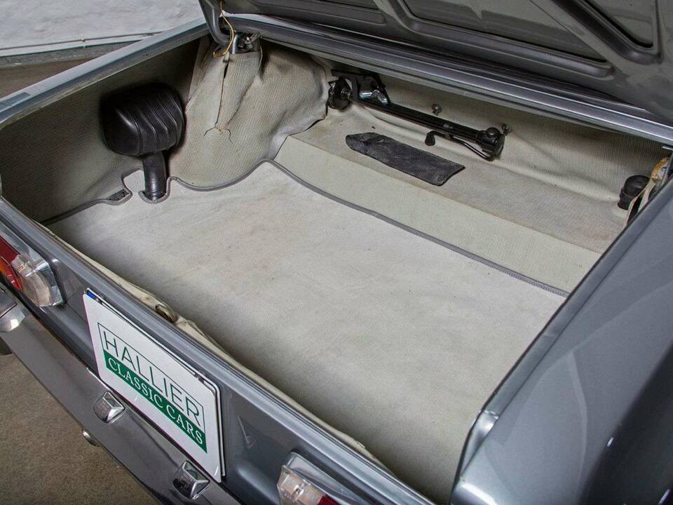 Image 19/23 of Alfa Romeo Giulia 1600 Super Biscione (1970)