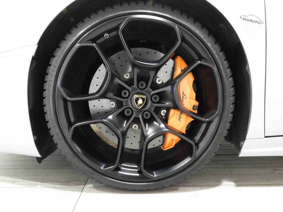 Image 5/15 of Lamborghini Huracán LP 610-4 (2014)