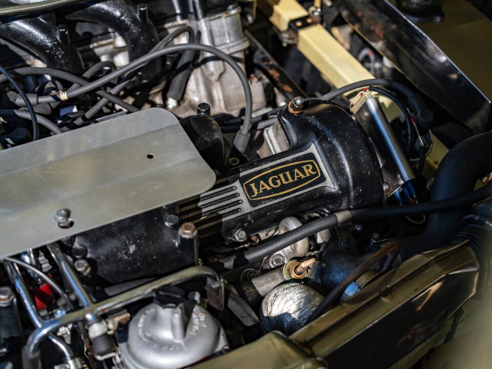 Bild 19/30 von Jaguar E-Type V12 (2+2) (1971)