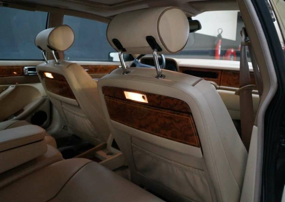 Image 18/47 of Jaguar XJ12 6.0 (1994)