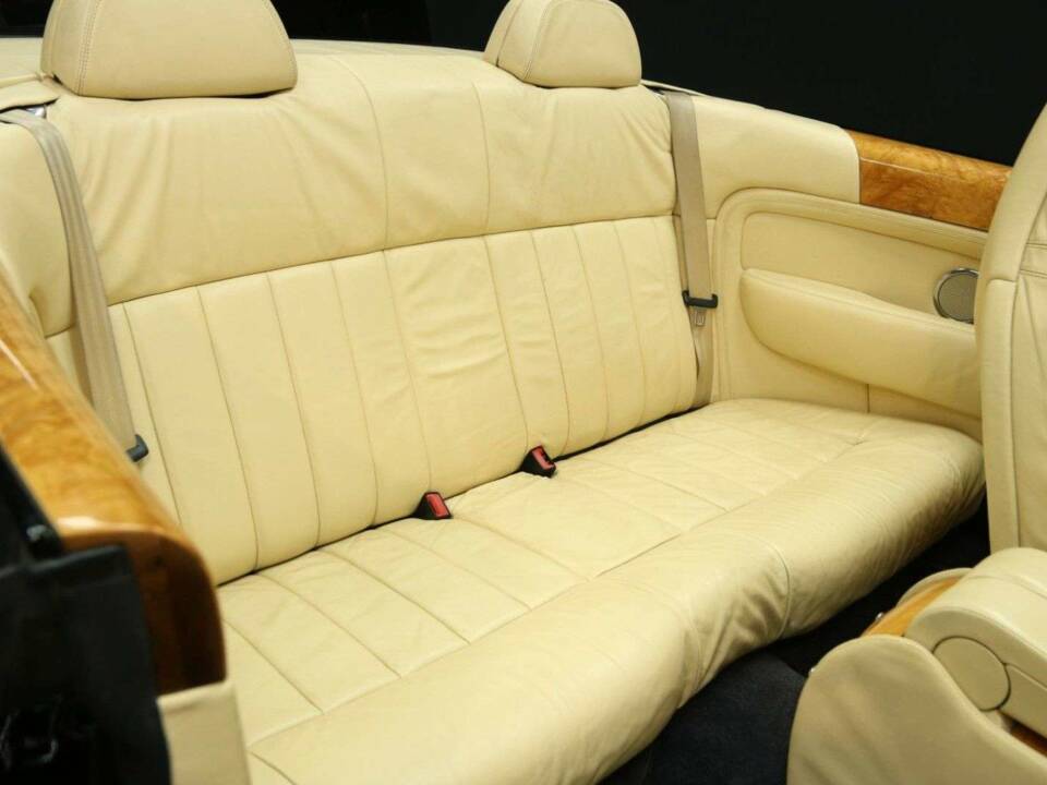 Image 27/49 de Bentley Azure (2006)