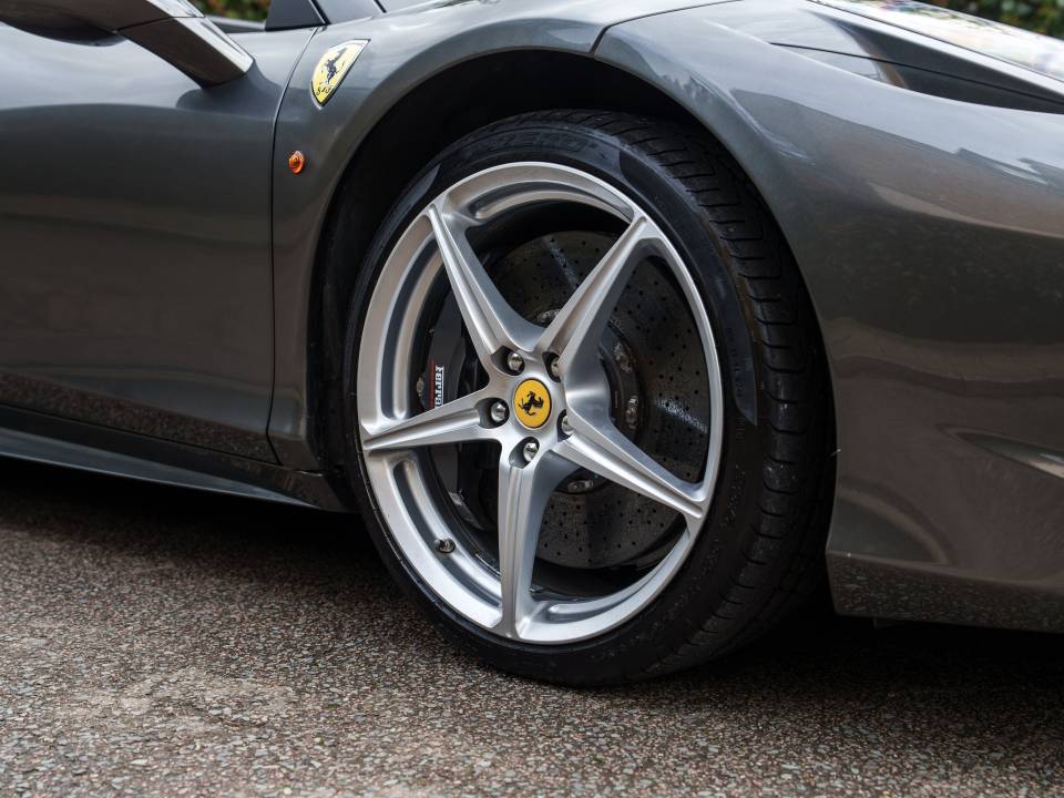 Image 10/41 of Ferrari 458 Spider (2012)