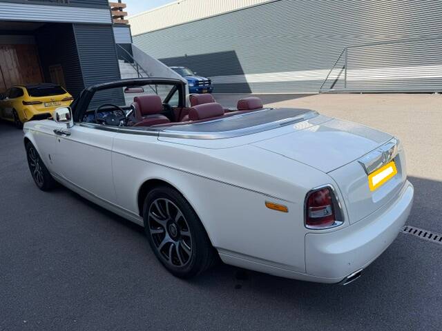 Imagen 7/33 de Rolls-Royce Phantom DHC (2009)