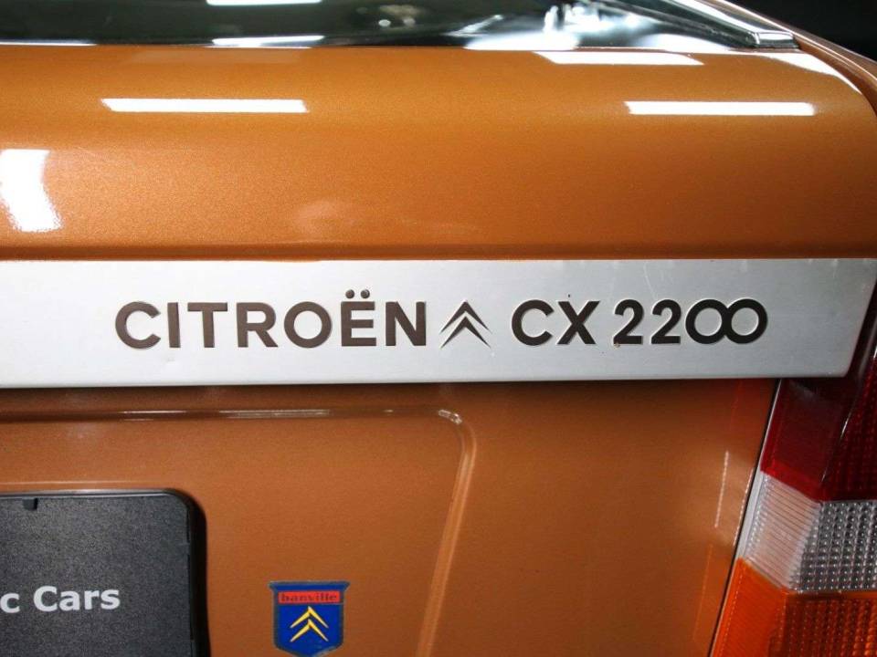 Image 26/30 of Citroën CX 2200 (1976)