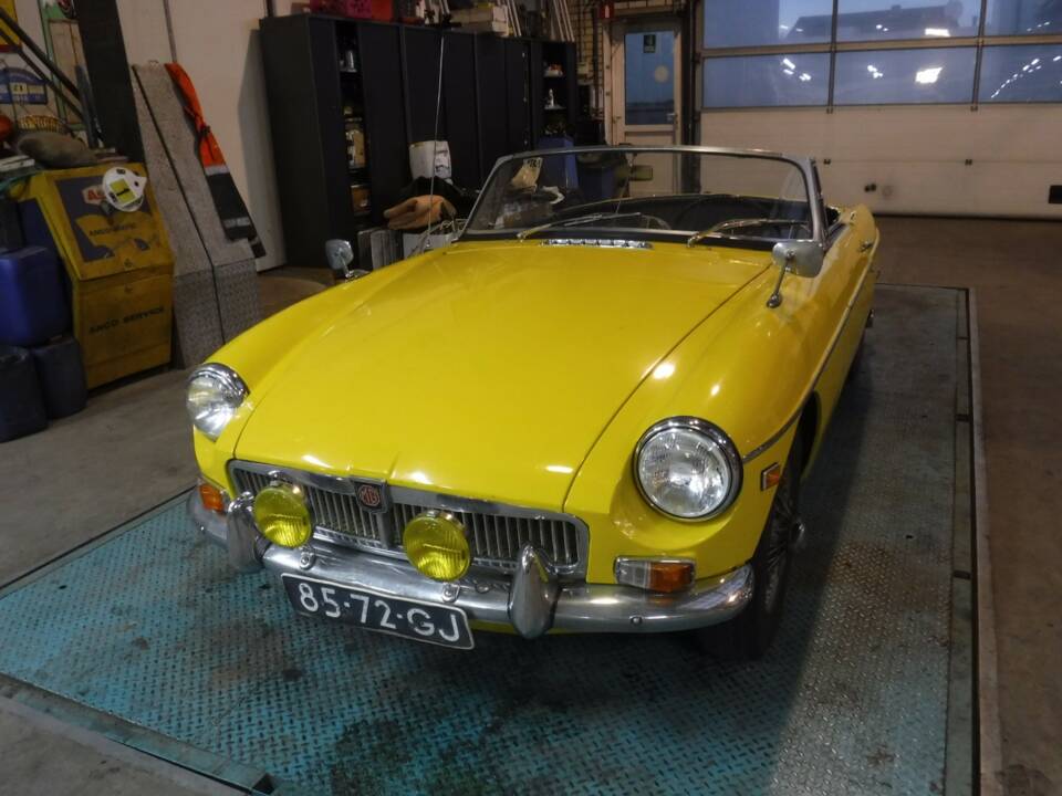 Image 34/50 of MG MGB (1967)