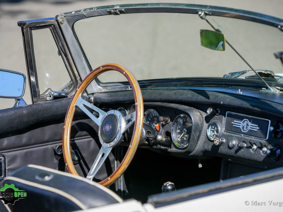 Bild 10/47 von MG MGB (1970)