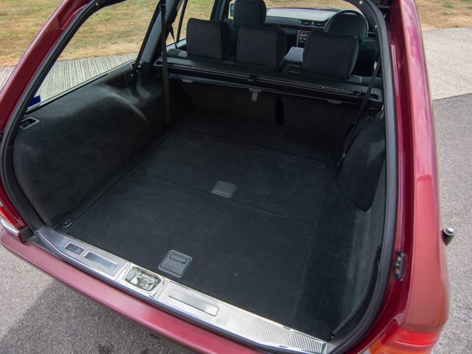 Bild 16/28 von Mercedes-Benz E 320 T (1993)