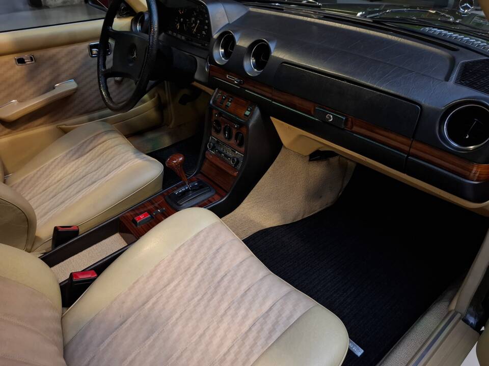 Bild 8/8 von Mercedes-Benz 280 CE (1981)
