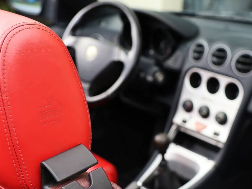 Image 16/50 of Alfa Romeo Spider 3.0 V6 24V (2001)