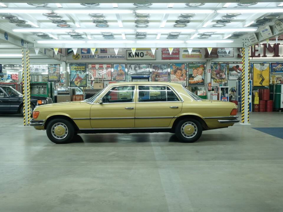 Image 3/76 of Mercedes-Benz 350 SEL (1977)