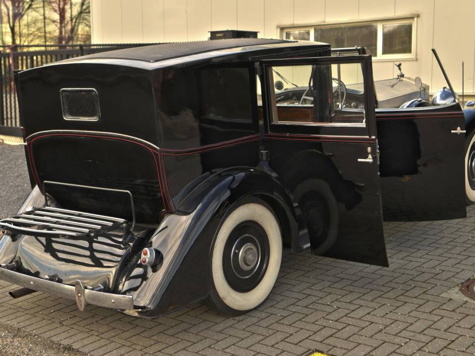 Image 21/50 of Rolls-Royce Phantom III (1938)