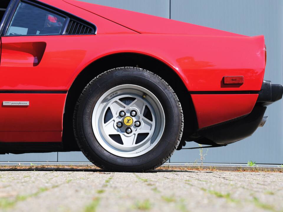 Image 31/61 of Ferrari 308 GTBi (1982)