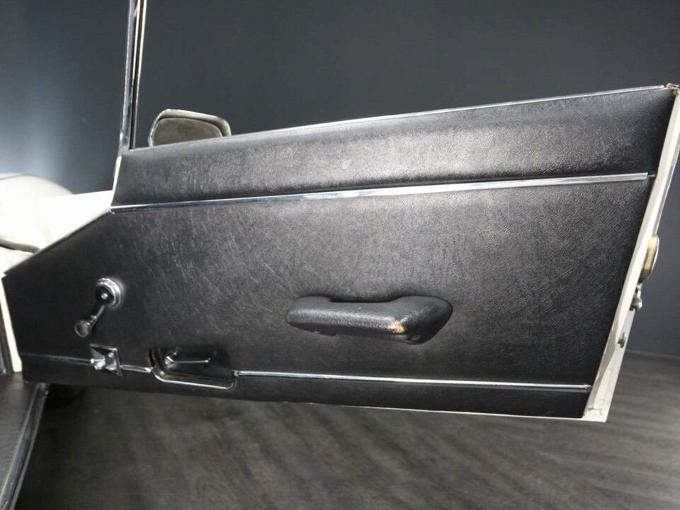 Image 26/49 de Jaguar Type E V12 (1974)