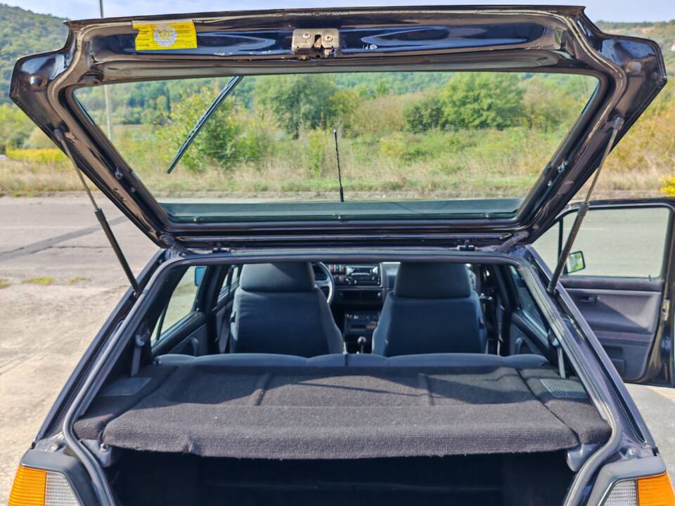 Bild 31/42 von Volkswagen Golf II GTi 16V 1.8 (1986)