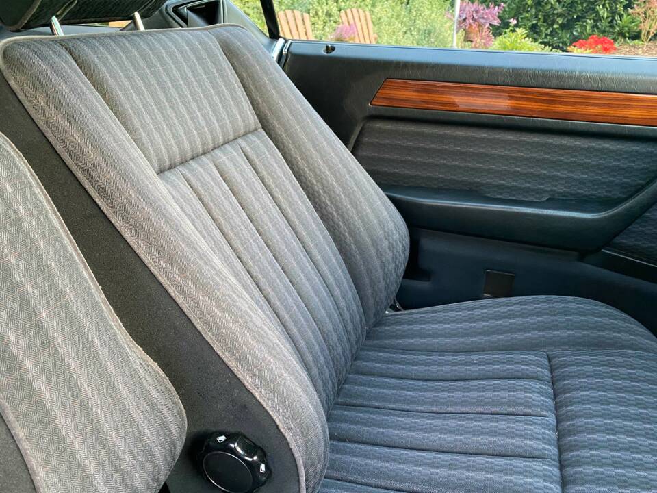 Bild 12/35 von Mercedes-Benz 230 CE (1992)