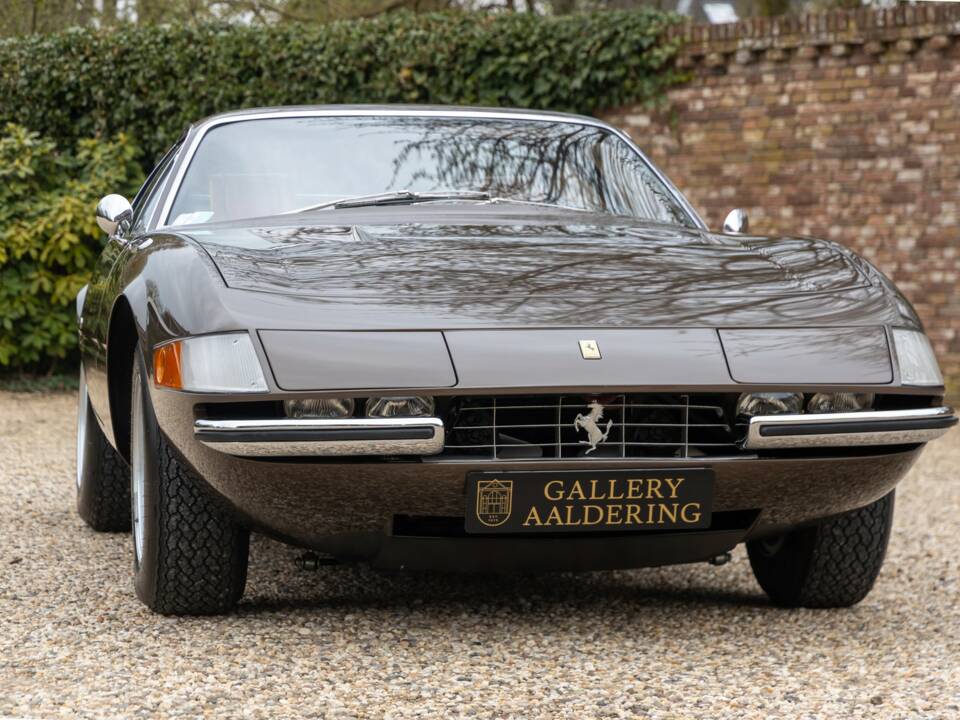 Image 22/50 de Ferrari 365 GTB/4 Daytona (1974)