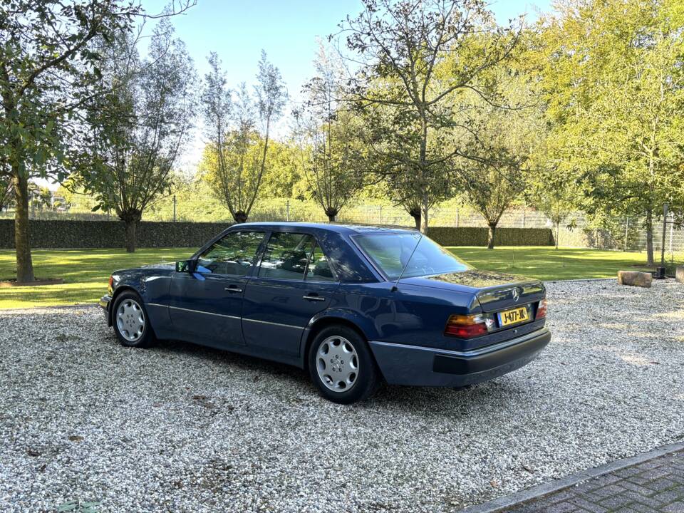 Bild 19/22 von Mercedes-Benz 500 E (1993)