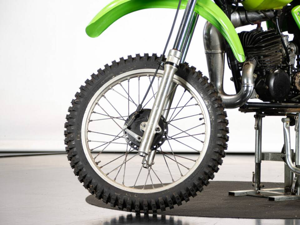 Image 38/40 de Kawasaki KX 250 (1980)