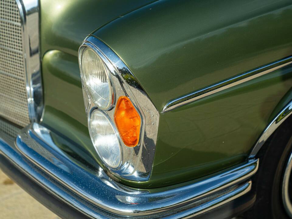 Image 42/50 of Mercedes-Benz 220 SE b (1964)