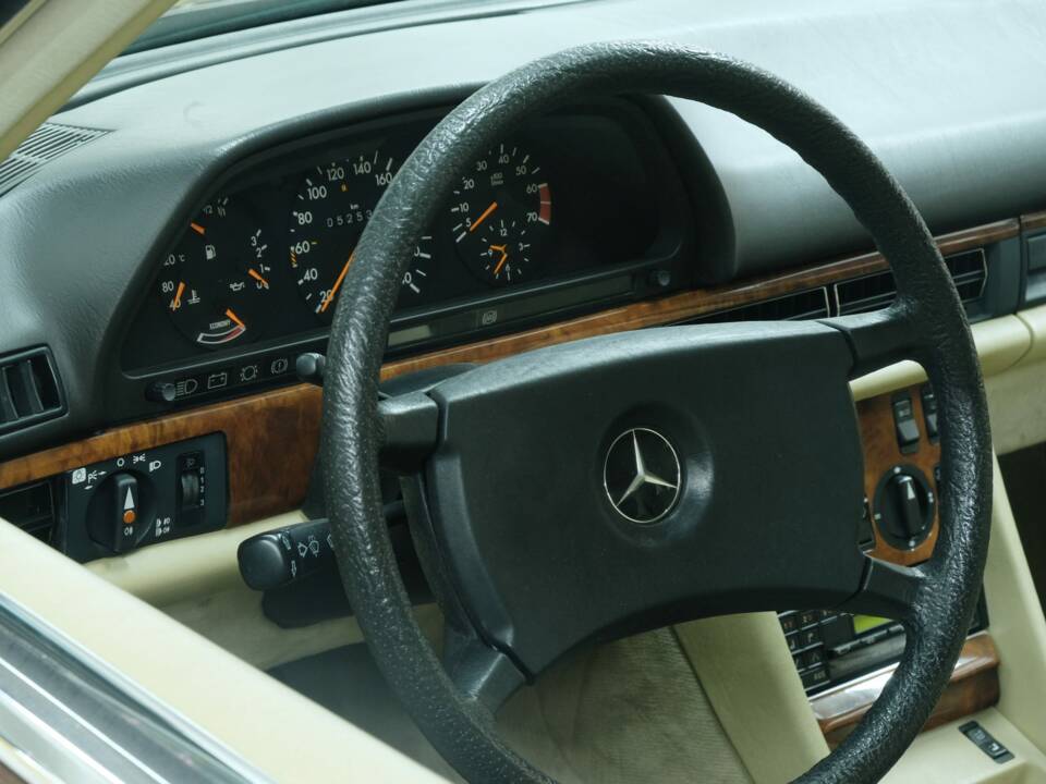 Bild 46/50 von Mercedes-Benz 380 SE (1984)