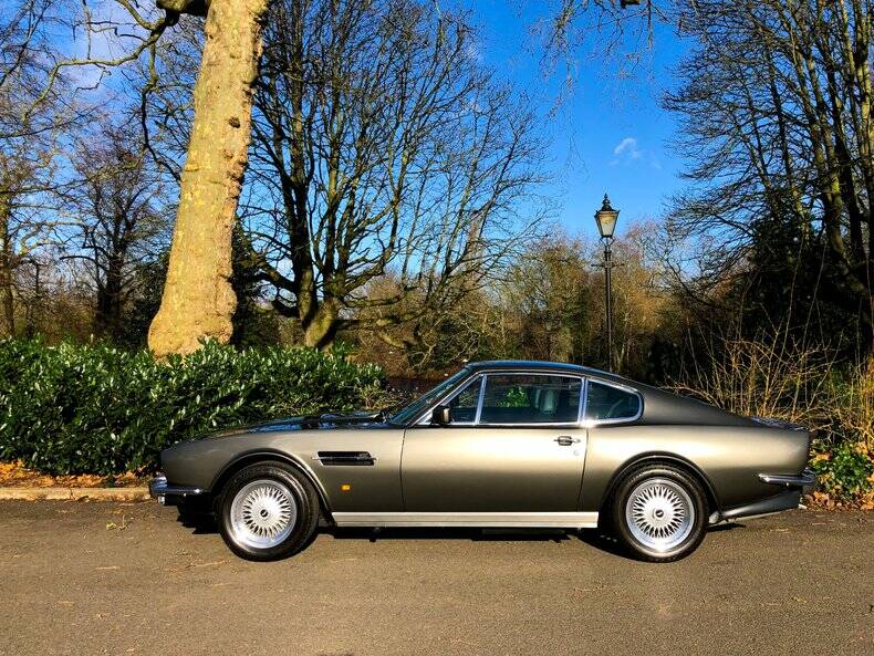 Image 16/34 of Aston Martin V8 Vantage (1987)