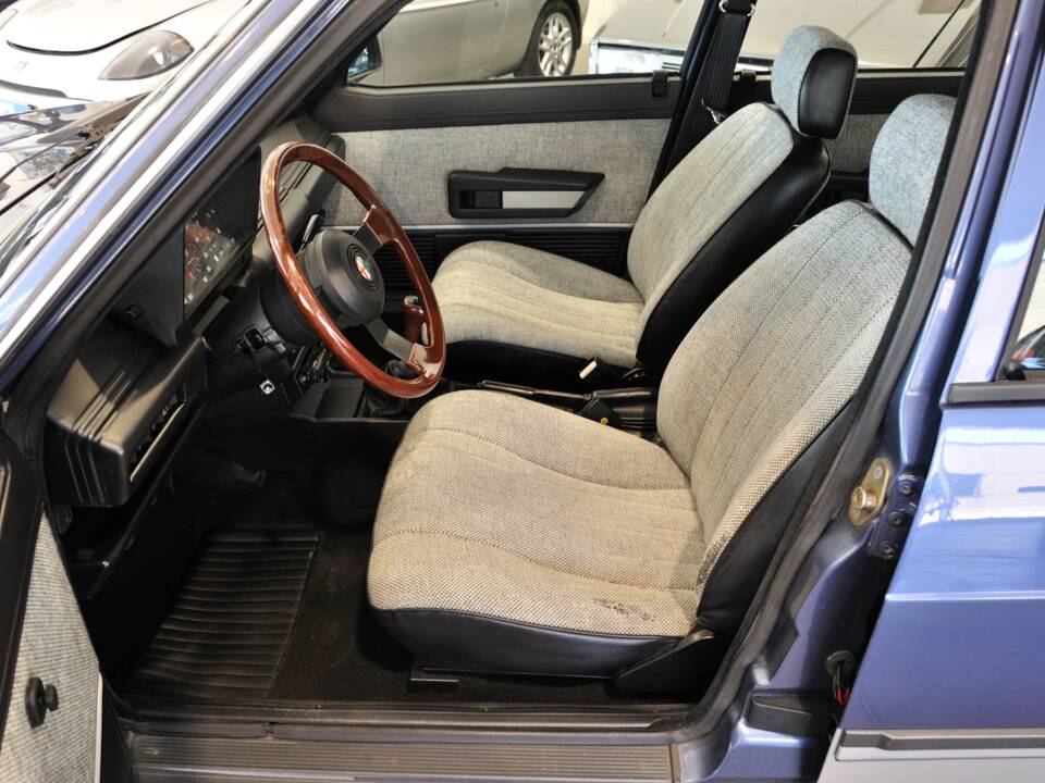 Image 16/29 of Alfa Romeo Giulietta 1.8 (1983)
