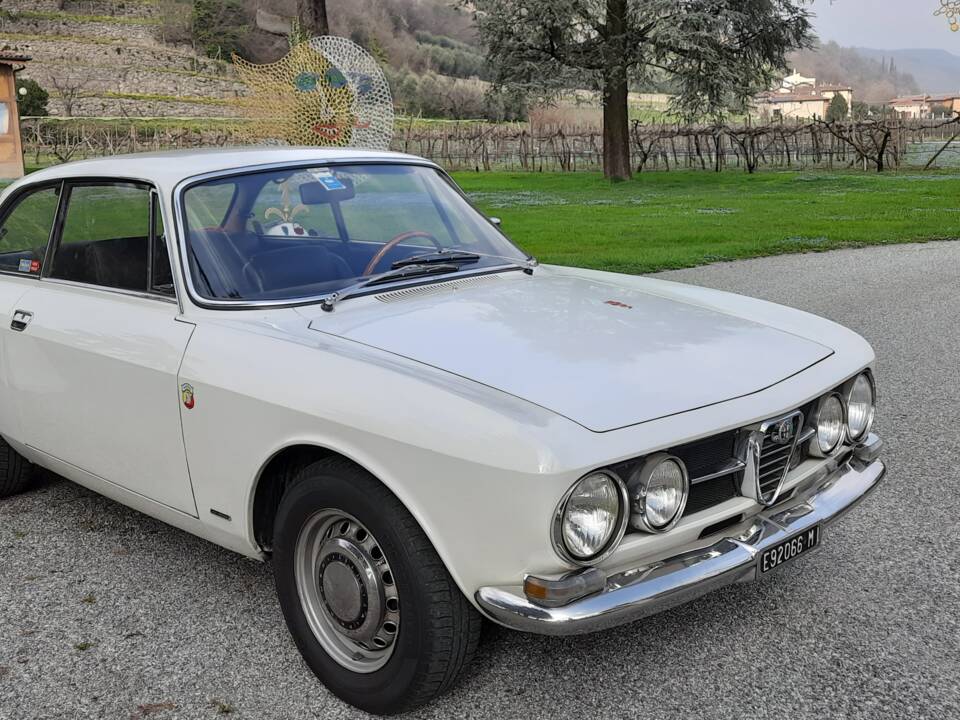 Afbeelding 5/35 van Alfa Romeo 1750 GT Veloce (1968)