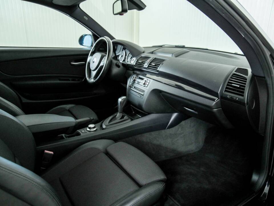Image 12/50 of BMW 125i (2008)