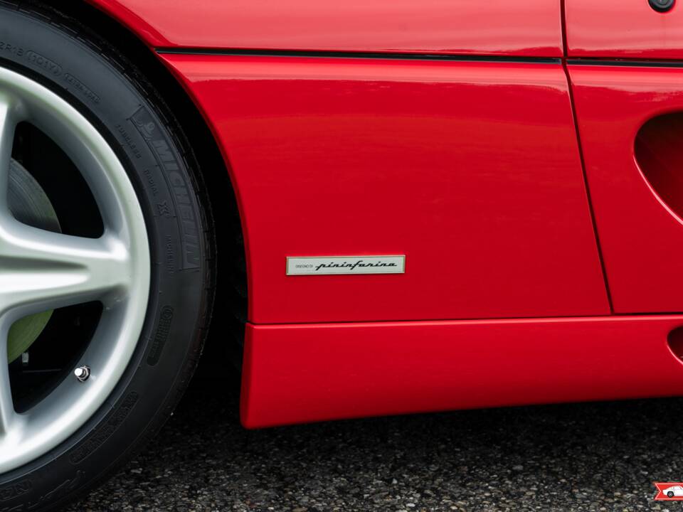 Bild 46/53 von Ferrari F 355 Berlinetta (1996)