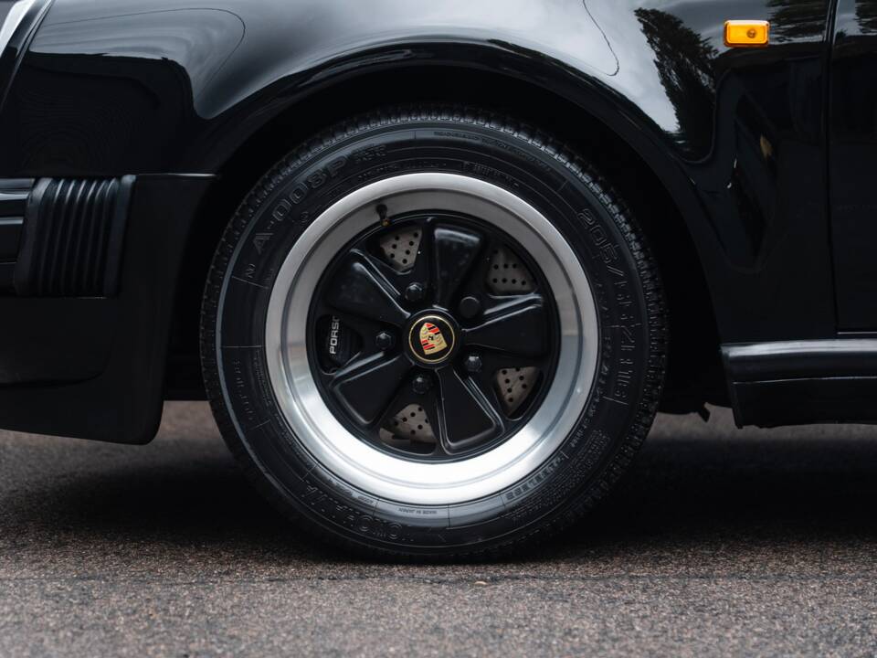 Image 8/67 of Porsche 911 Turbo 3.3 (1987)