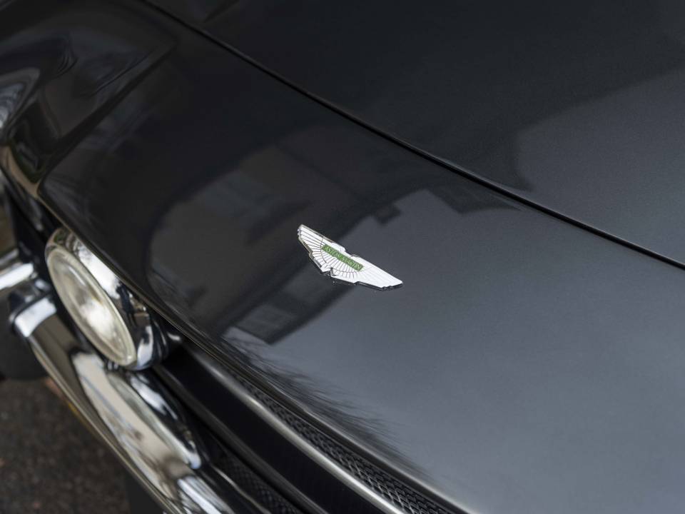 Immagine 13/29 di Aston Martin V8 EFi Volante (1987)