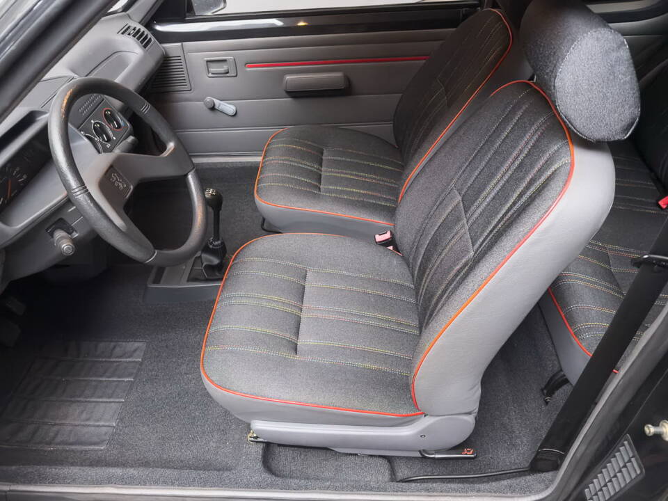 Imagen 11/28 de Peugeot 205 GTi 1.9 (1991)