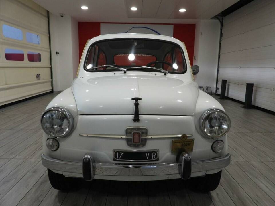 Image 2/15 de FIAT 600 D (1967)