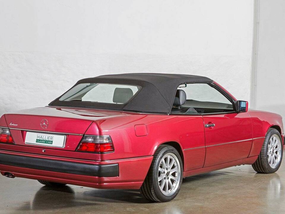 Bild 12/31 von Mercedes-Benz E 320 (1993)