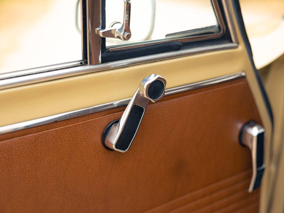 Image 14/18 of Alfa Romeo Giulia 1300 Super (1971)